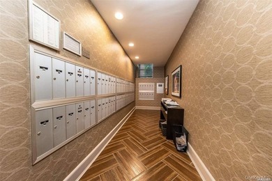 Top floor, Elevator building. Real spacious 2-bedroom 2 bath - photo 23