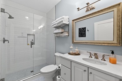 Custom 5-BD, 4.5-BA, 4,290-square-foot home commands a hilltop - photo 26