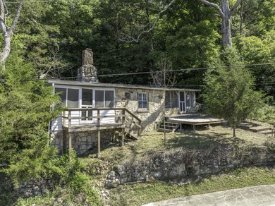 Lake Taneycomo Home For Sale in Forsyth Missouri