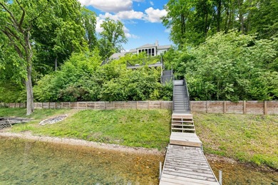 Custom 5-BD, 4.5-BA, 4,290-square-foot home commands a hilltop - photo 37