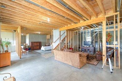 Custom 5-BD, 4.5-BA, 4,290-square-foot home commands a hilltop - photo 46