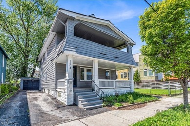 Fully renovated duplex offering modern updates, strong rental - photo 1