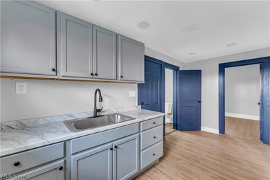 Fully renovated duplex offering modern updates, strong rental - photo 10