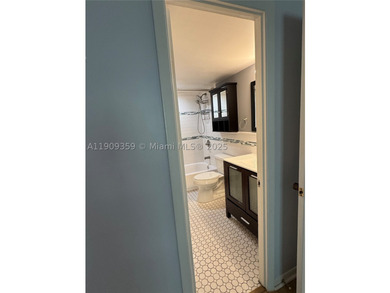 Spacious 2-bed, 2-bath condo with 1,099 SF in the heart of Miami - photo 4