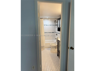 Spacious 2-bed, 2-bath condo with 1,099 SF in the heart of Miami - photo 7