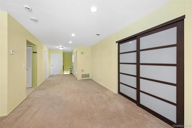 SPACIOUS UPPER UNIT 1100 SQ FT. NEW WINDOWS, UPGRADED INTERIOR - photo 11