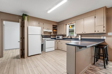 140 Amity Road presents a rare opportunity for a versatile - photo 12