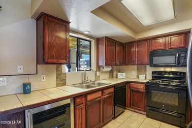 Tucked into a central Lake Havasu location, this truly - photo 15