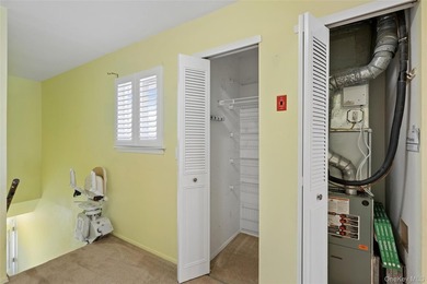 SPACIOUS UPPER UNIT 1100 SQ FT. NEW WINDOWS, UPGRADED INTERIOR - photo 16