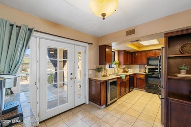 Tucked into a central Lake Havasu location, this truly - photo 18