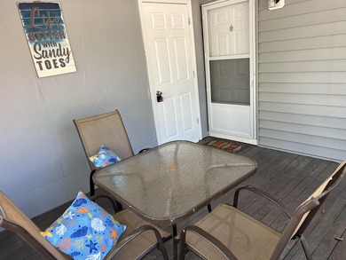 Beautiful 3/Bed -2/Bath Furnished Beach Home with a Large Front - photo 4