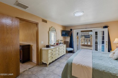 Tucked into a central Lake Havasu location, this truly - photo 25