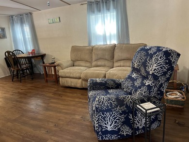 Beautiful 3/Bed -2/Bath Furnished Beach Home with a Large Front - photo 6
