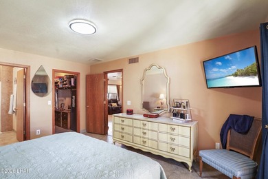 Tucked into a central Lake Havasu location, this truly - photo 27