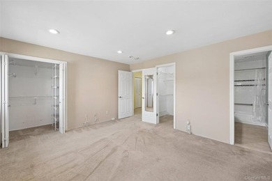 SPACIOUS UPPER UNIT 1100 SQ FT. NEW WINDOWS, UPGRADED INTERIOR - photo 28