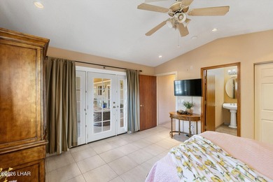 Tucked into a central Lake Havasu location, this truly - photo 33
