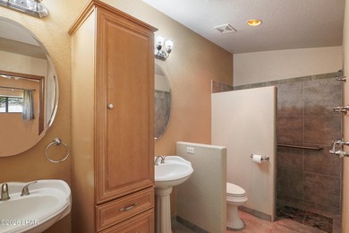 Tucked into a central Lake Havasu location, this truly - photo 35