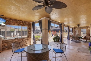 Tucked into a central Lake Havasu location, this truly - photo 38