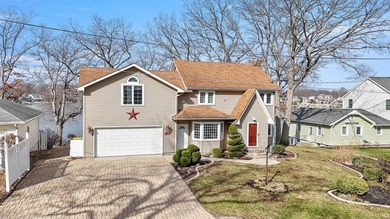 Beautiful Island Park Home on Hamilton Lake features 80ft of - photo 1