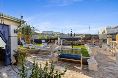 Tucked into a central Lake Havasu location, this truly - photo 46