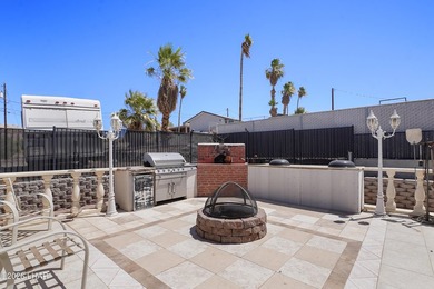 Tucked into a central Lake Havasu location, this truly - photo 47