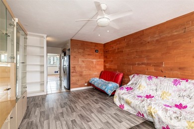 Penthouse, corner unit. Enjoy island living in this - photo 1