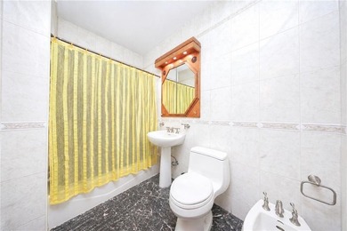 Rare find! Oversized semi-detached two-family home with a - photo 22