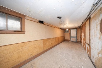 Rare find! Oversized semi-detached two-family home with a - photo 30