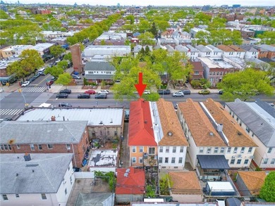 Rare find! Oversized semi-detached two-family home with a - photo 36