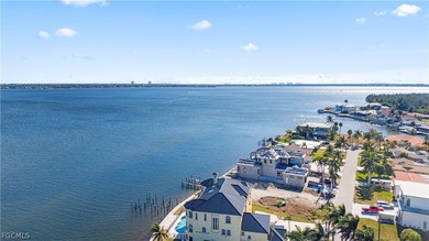 Exceptional oversized riverfront homesite offering 120 feet of - photo 9