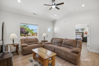 Welcome home to this charming 1,322 sq. ft. retreat, perfectly - photo 6