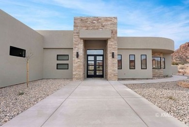 Experience luxury desert living in this beautifully appointed - photo 3