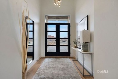 Experience luxury desert living in this beautifully appointed - photo 4