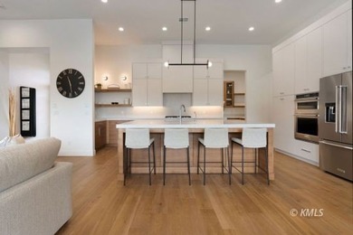 Experience luxury desert living in this beautifully appointed - photo 10