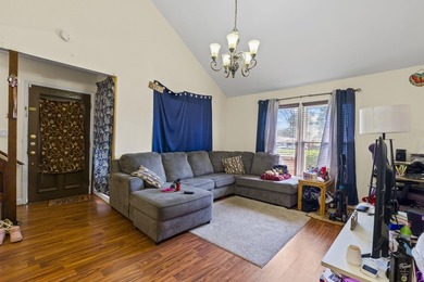 NO HOA, 3 bedroom 2.5 bath home that is a short distance to the - photo 3