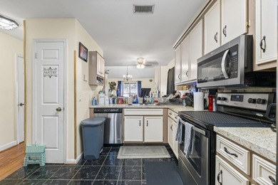 NO HOA, 3 bedroom 2.5 bath home that is a short distance to the - photo 6