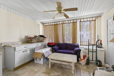 NO HOA, 3 bedroom 2.5 bath home that is a short distance to the - photo 8