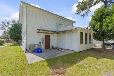 NO HOA, 3 bedroom 2.5 bath home that is a short distance to the - photo 9