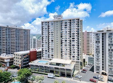 Perfectly positioned in the heart of Honolulu, this fully - photo 1