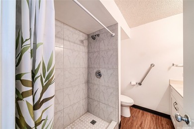 Perfectly positioned in the heart of Honolulu, this fully - photo 3