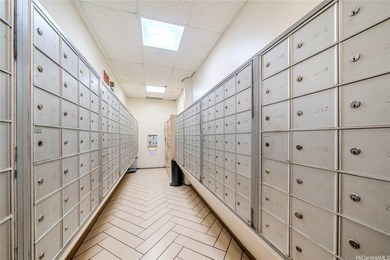 Perfectly positioned in the heart of Honolulu, this fully - photo 10