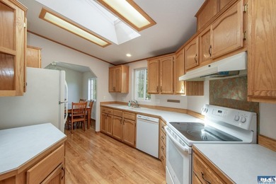 WELCOMING HOME IN SOUGHT-AFTER NEIGHBORHOOD! You need to see - photo 11