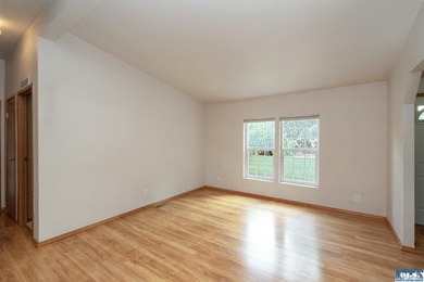 WELCOMING HOME IN SOUGHT-AFTER NEIGHBORHOOD! You need to see - photo 16