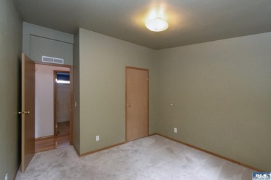 WELCOMING HOME IN SOUGHT-AFTER NEIGHBORHOOD! You need to see - photo 18
