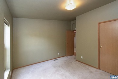 WELCOMING HOME IN SOUGHT-AFTER NEIGHBORHOOD! You need to see - photo 19
