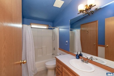WELCOMING HOME IN SOUGHT-AFTER NEIGHBORHOOD! You need to see - photo 20
