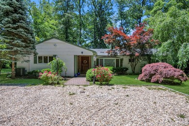 Situated on 1.8 serene, lush acres, 5 Eden Roc offers the kind - photo 1