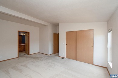 WELCOMING HOME IN SOUGHT-AFTER NEIGHBORHOOD! You need to see - photo 24