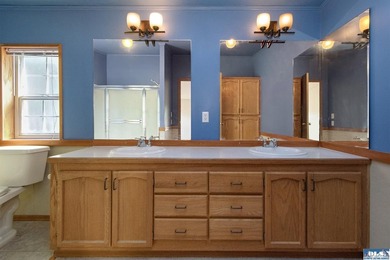 WELCOMING HOME IN SOUGHT-AFTER NEIGHBORHOOD! You need to see - photo 25