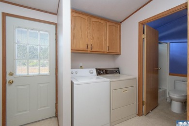 WELCOMING HOME IN SOUGHT-AFTER NEIGHBORHOOD! You need to see - photo 30